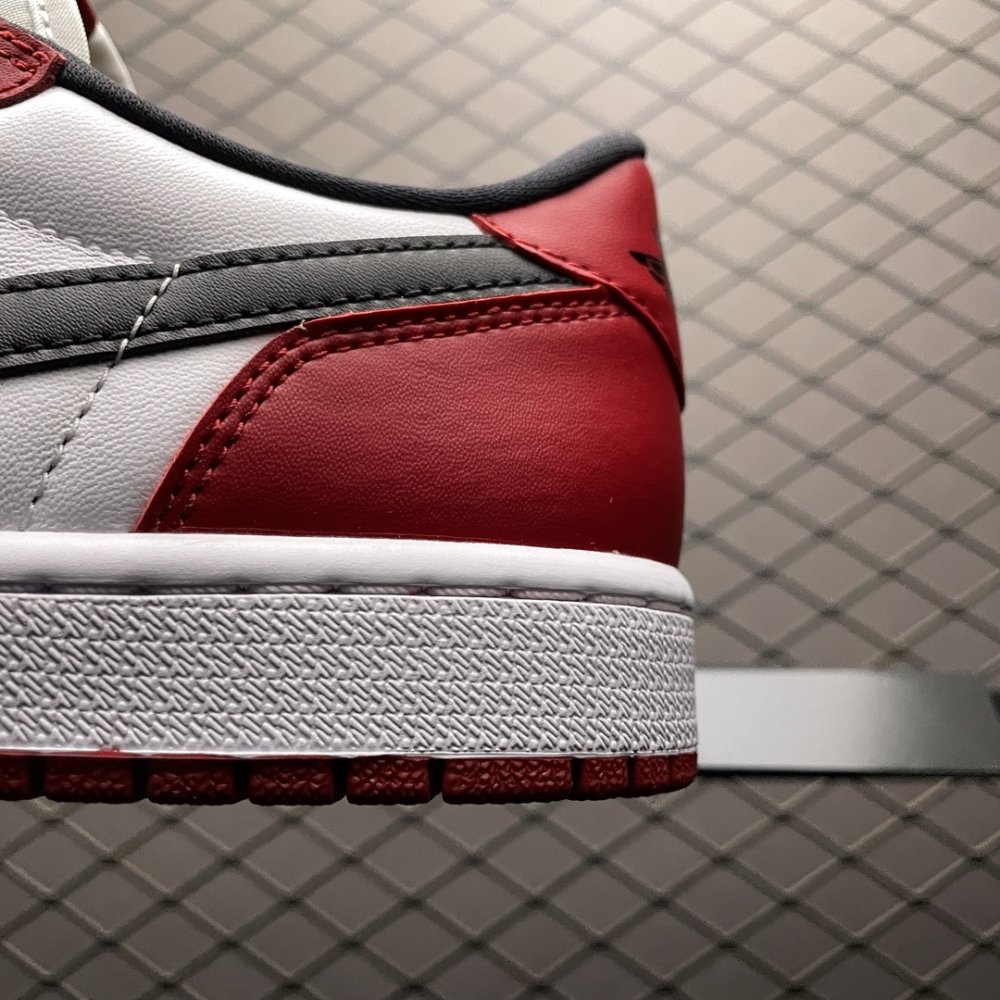 Кроссовки Air Jordan 1 Low фото 4