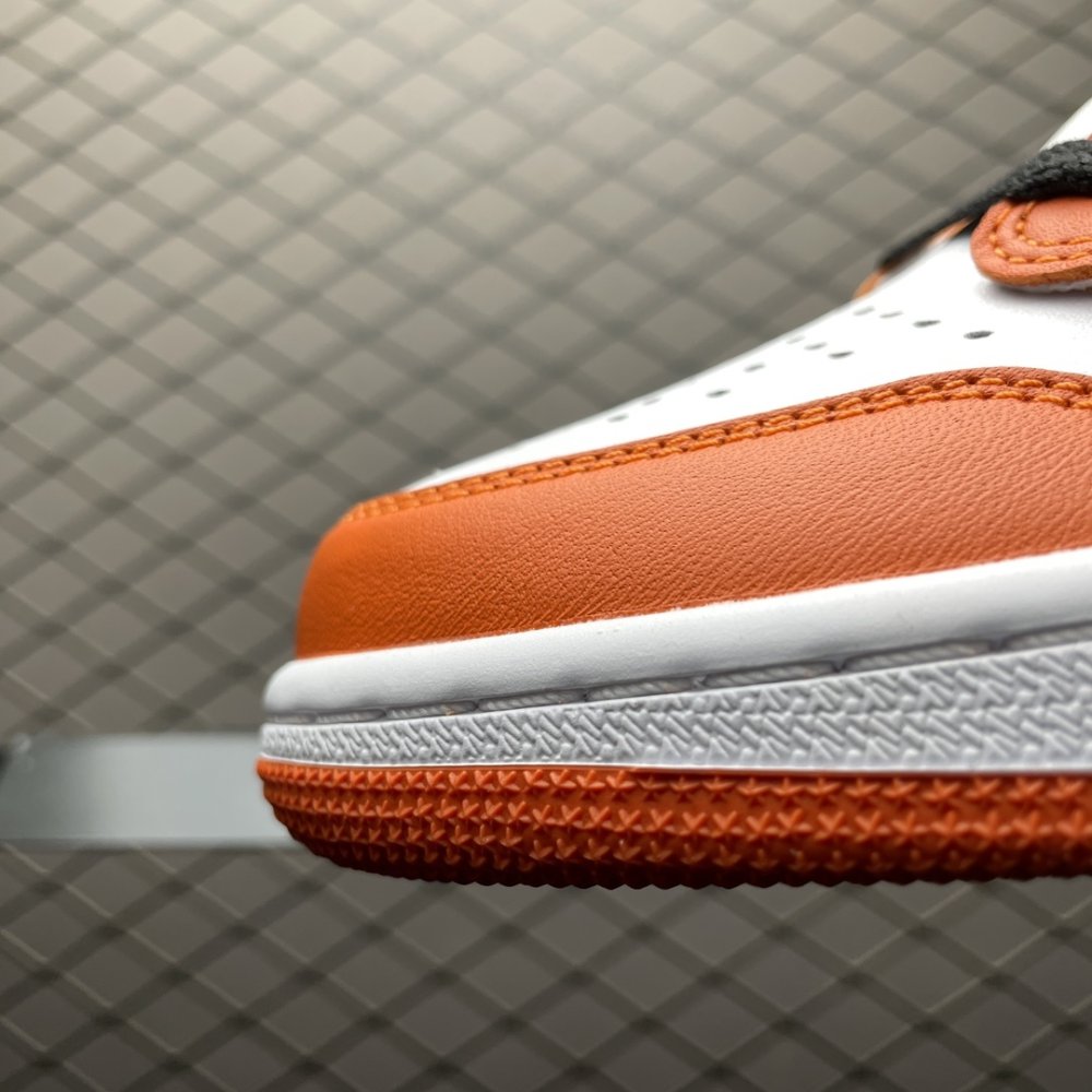 Кроссовки Air Jordan 1 Low фото 6