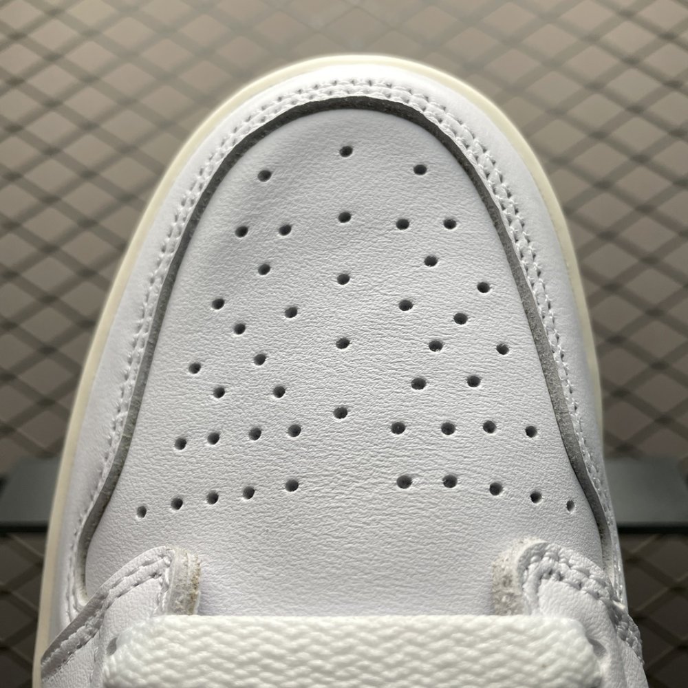 Кроссовки Air Jordan 1 Low фото 7