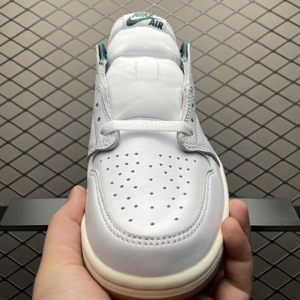 Кроссовки Air Jordan 1 Low фото 9