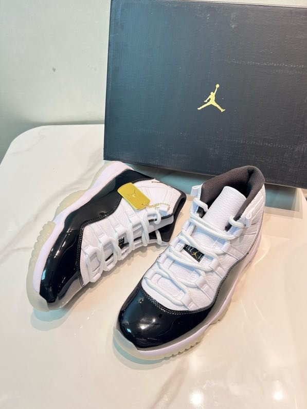 Кроссовки Air Jordan 11 фото 2