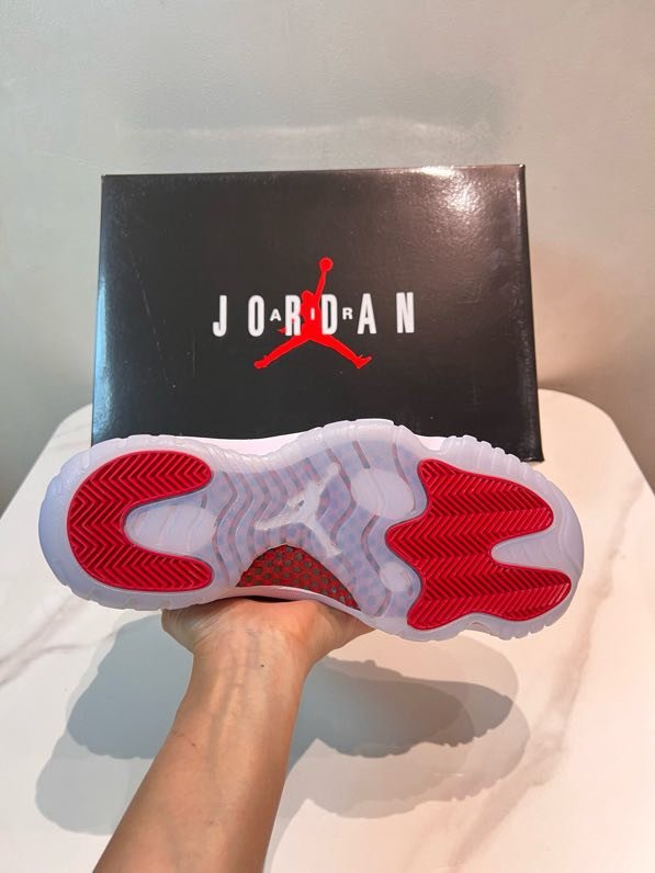 Кроссовки Air Jordan 11 фото 7