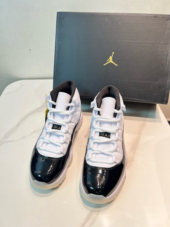 Кроссовки Air Jordan 11 фото 9