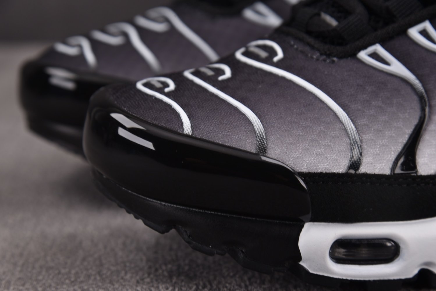 Кроссовки Air Max Plus Black Silver White фото 11