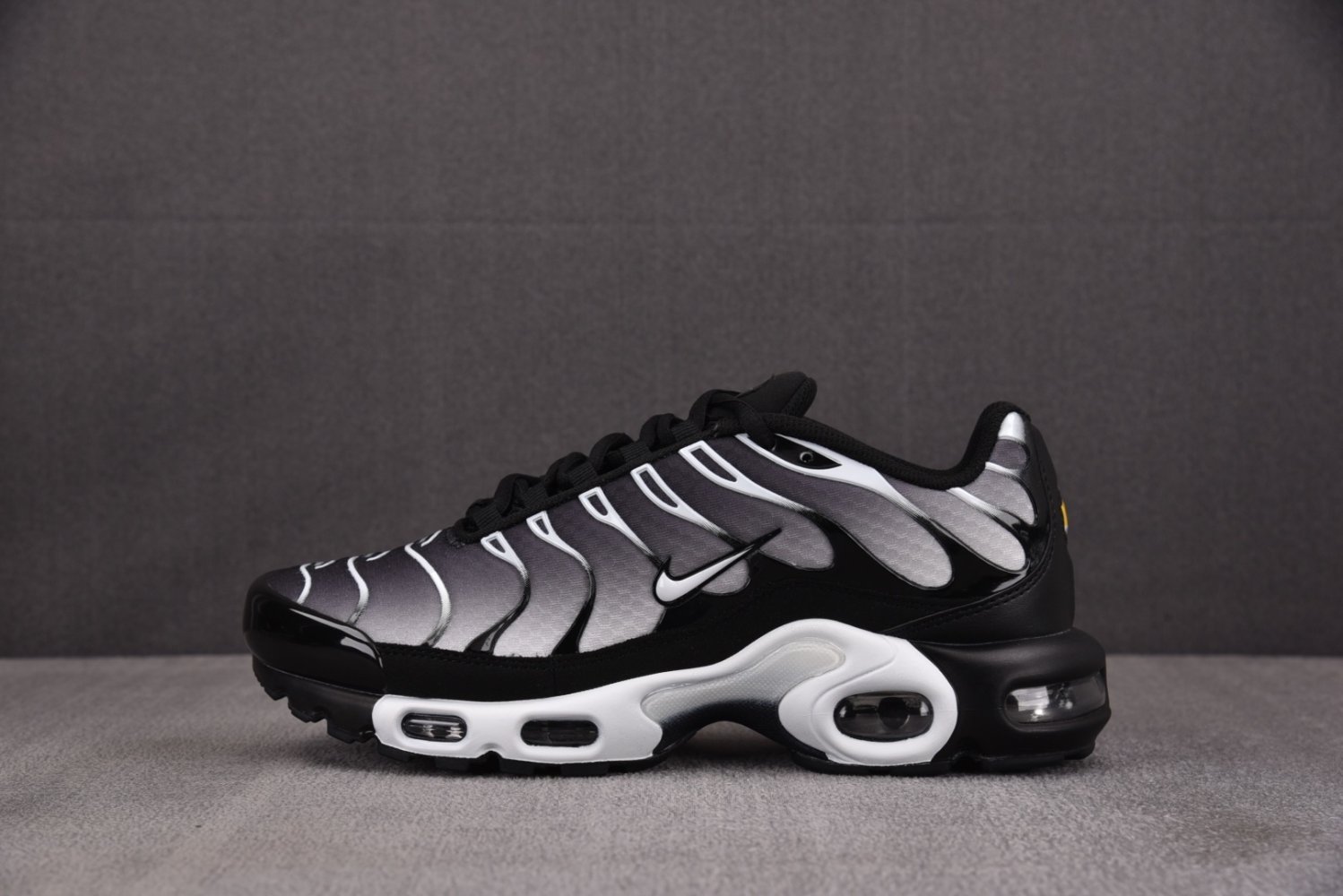 Кроссовки Air Max Plus Black Silver White