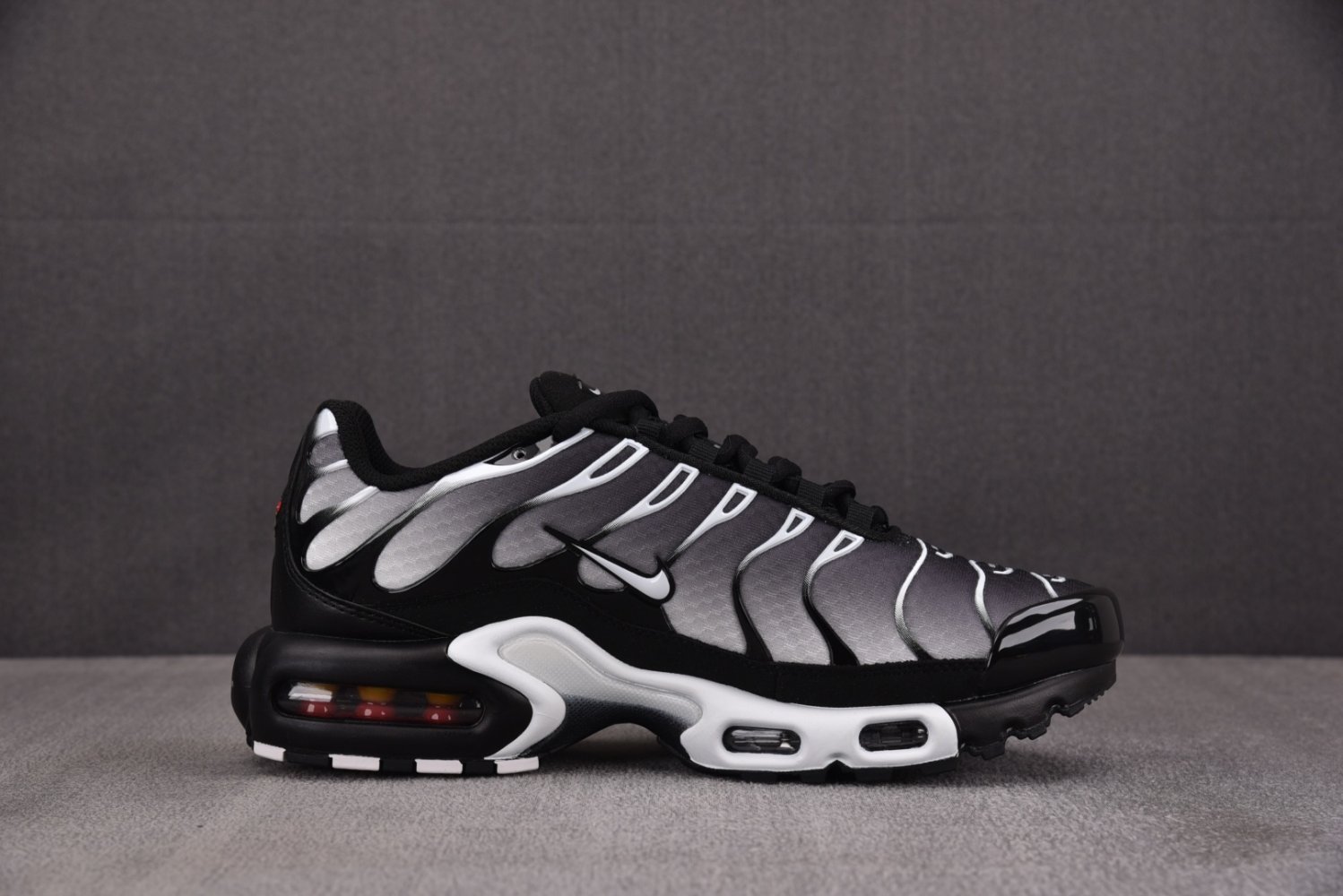 Кроссовки Air Max Plus Black Silver White фото 2