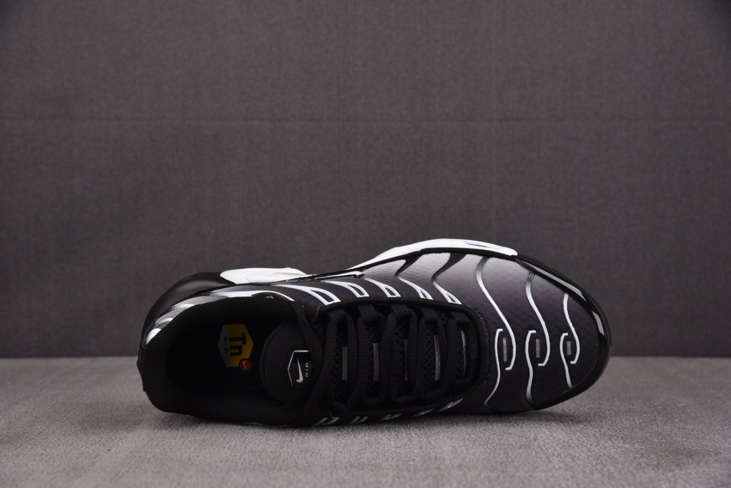 Кроссовки Air Max Plus Black Silver White фото 3