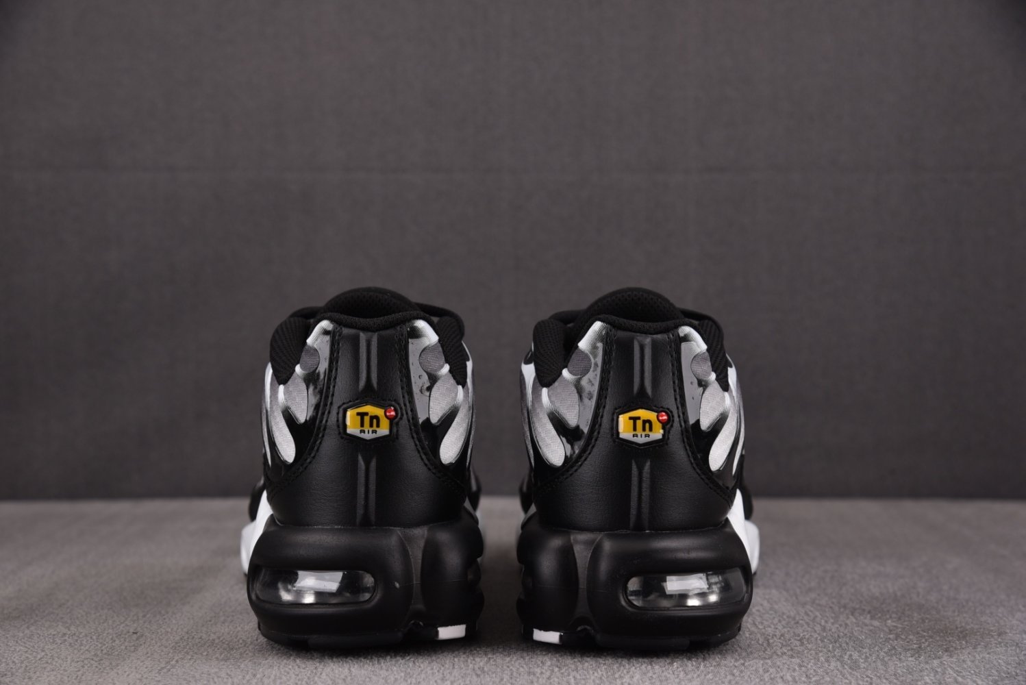 Кроссовки Air Max Plus Black Silver White фото 5