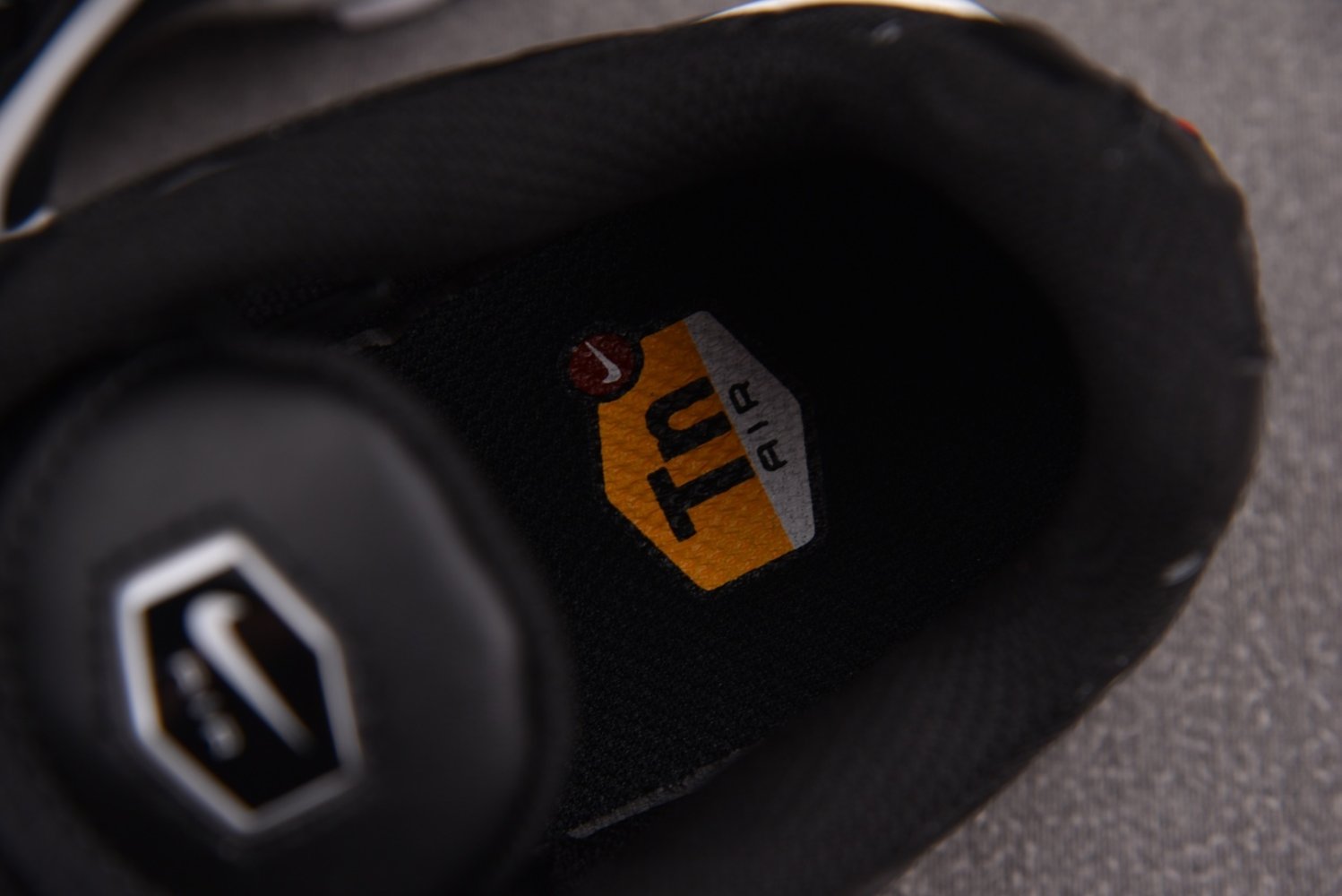 Кроссовки Air Max Plus Black White фото 10