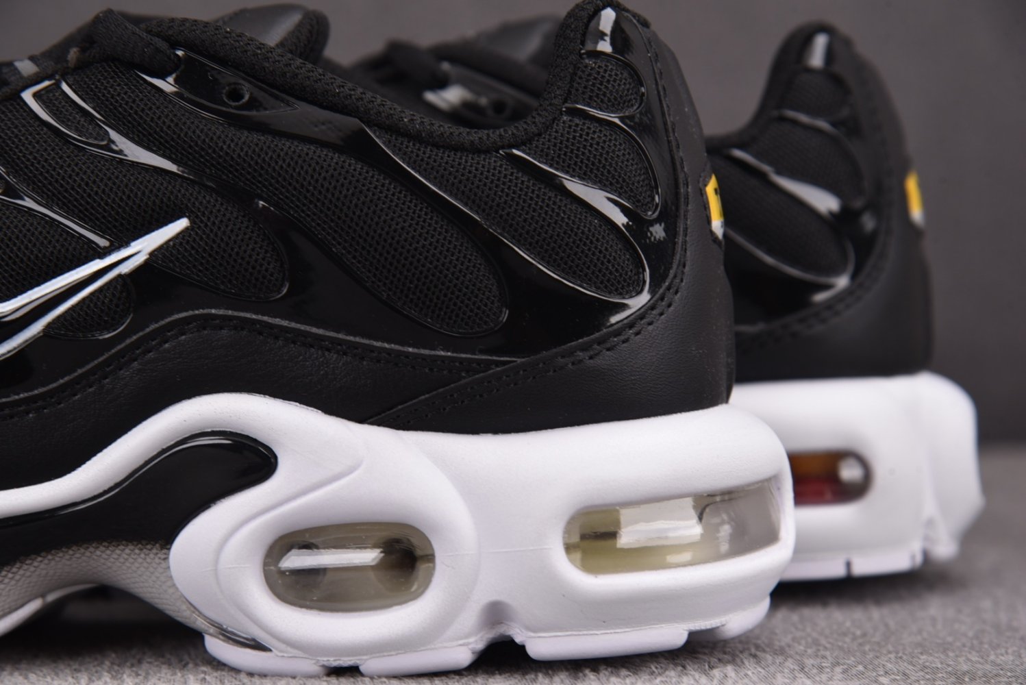 Кроссовки Air Max Plus Black White фото 13