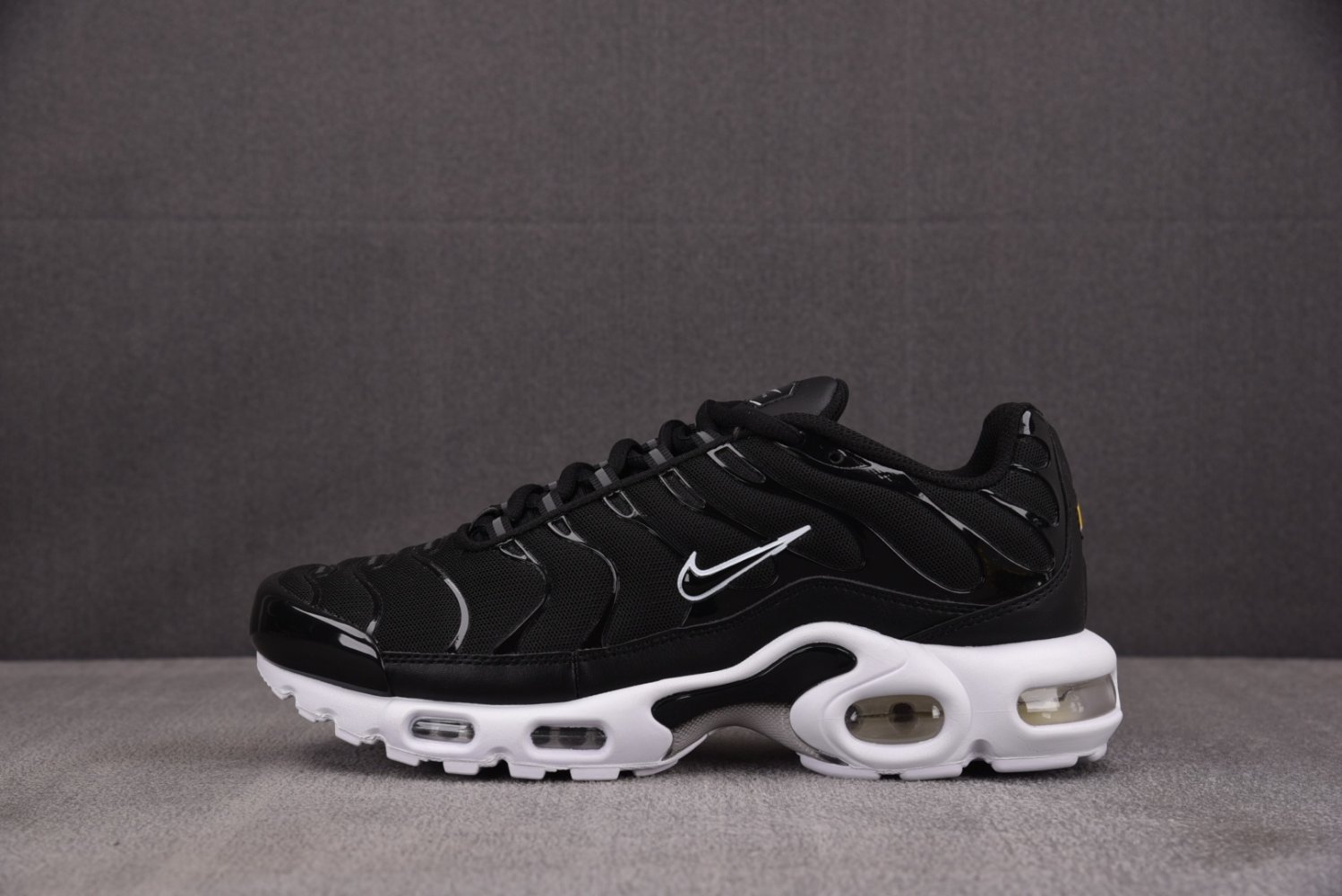 Кроссовки Air Max Plus Black White