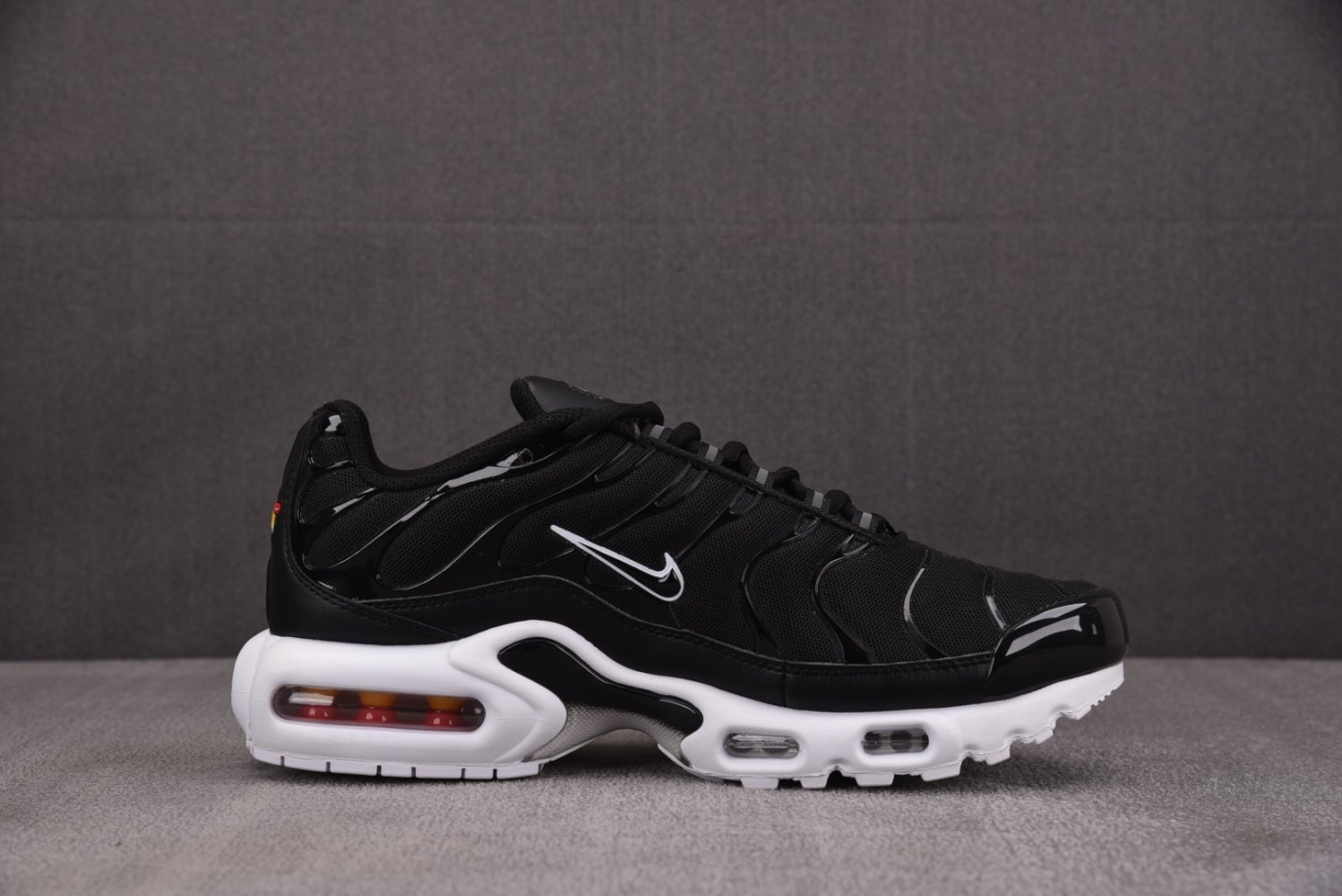 Кроссовки Air Max Plus Black White фото 2