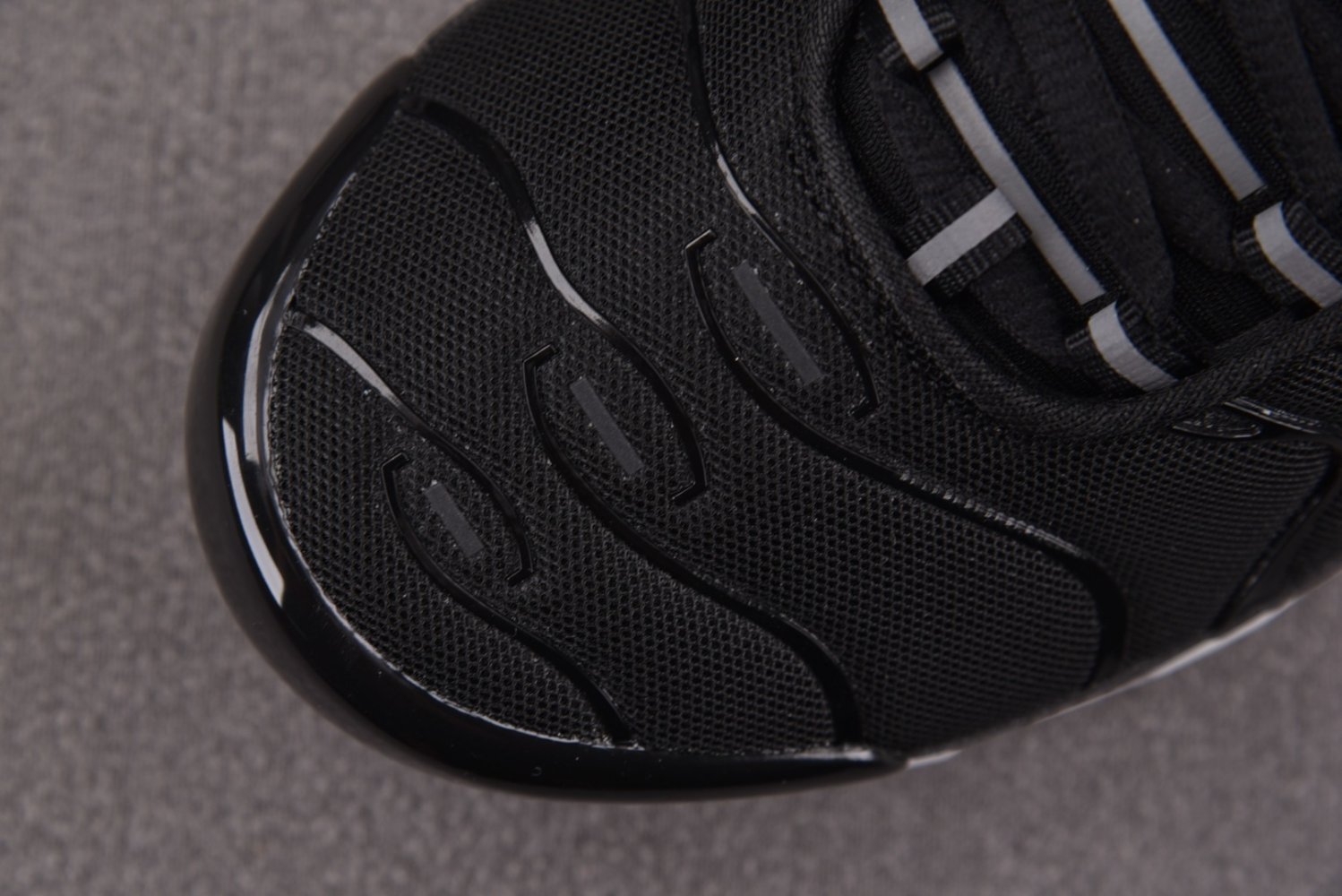 Кроссовки Air Max Plus Black White фото 8