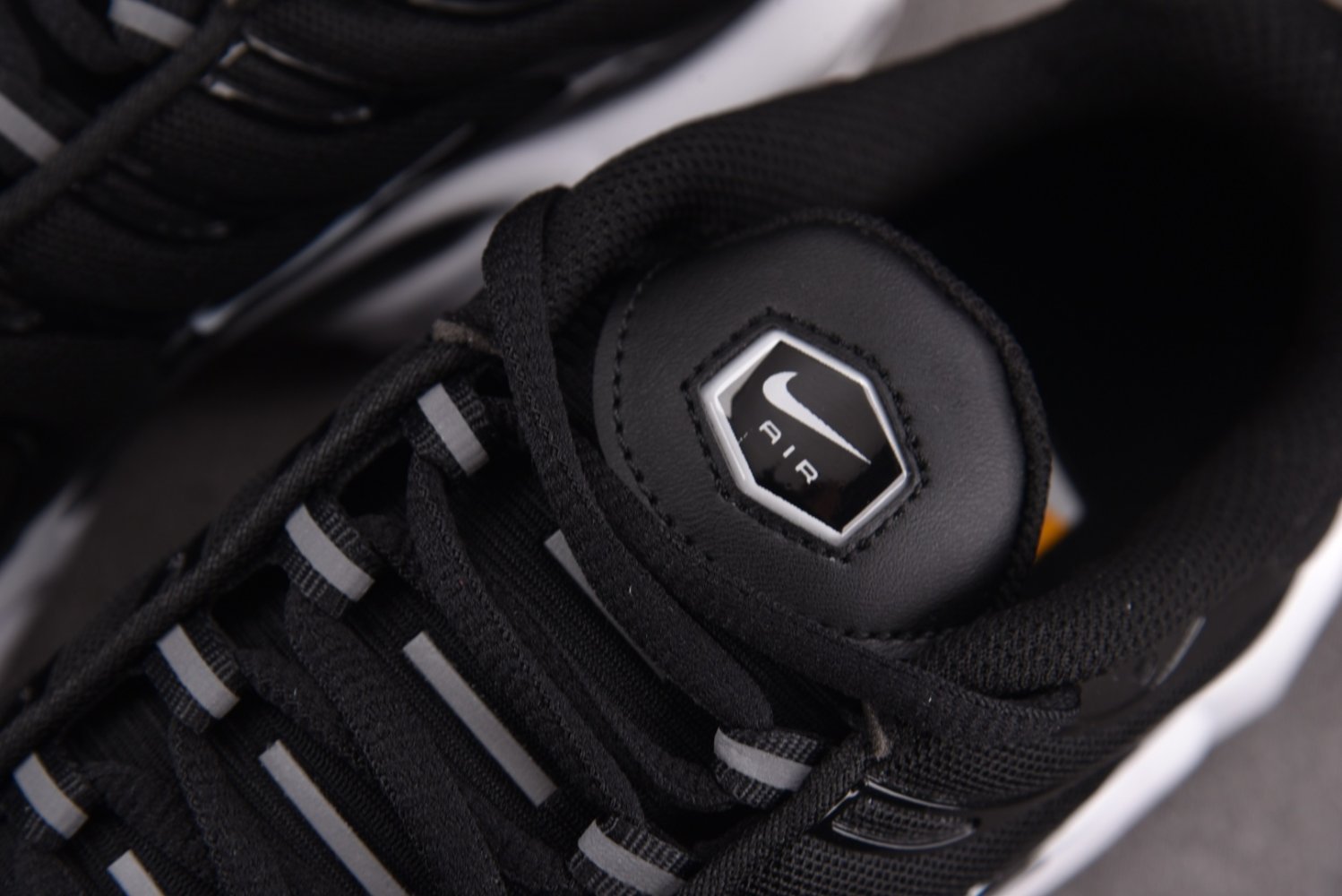 Кроссовки Air Max Plus Black White фото 9