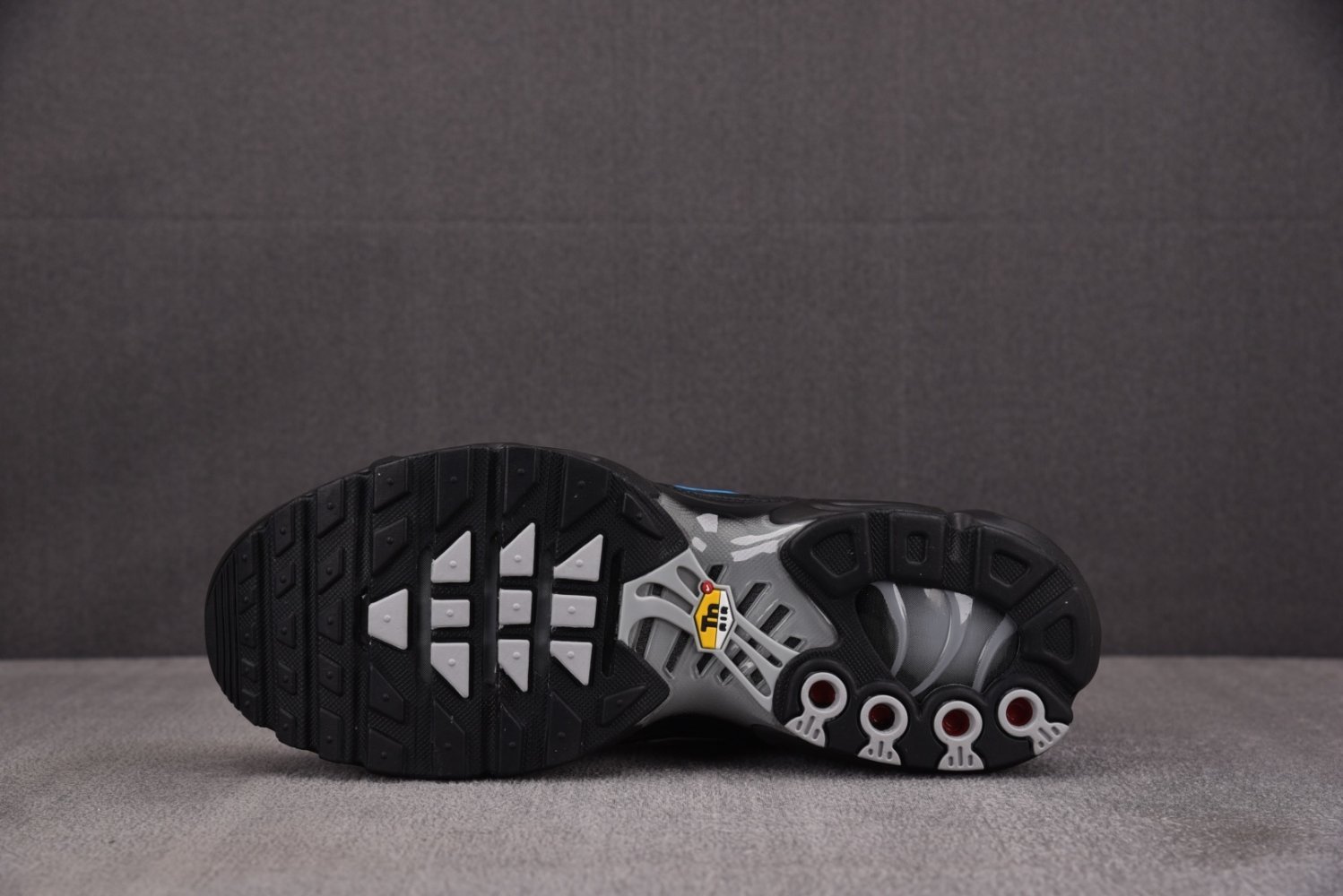 Кросівки Air Max Plus Black фото 4