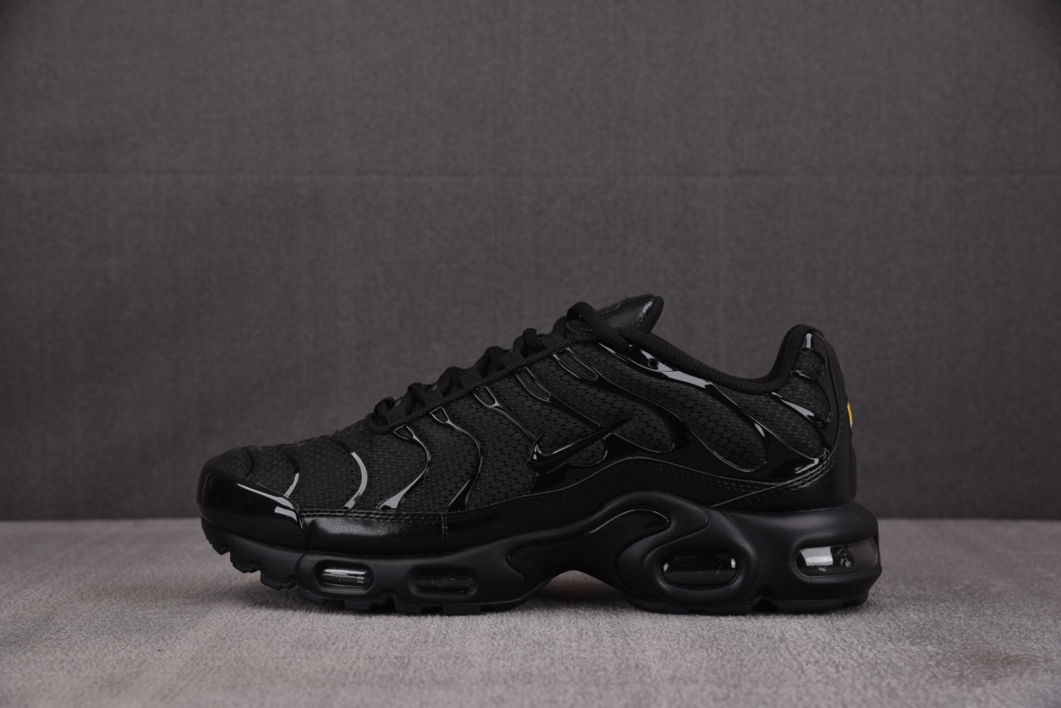 Кроссовки Air Max Plus Triple Black