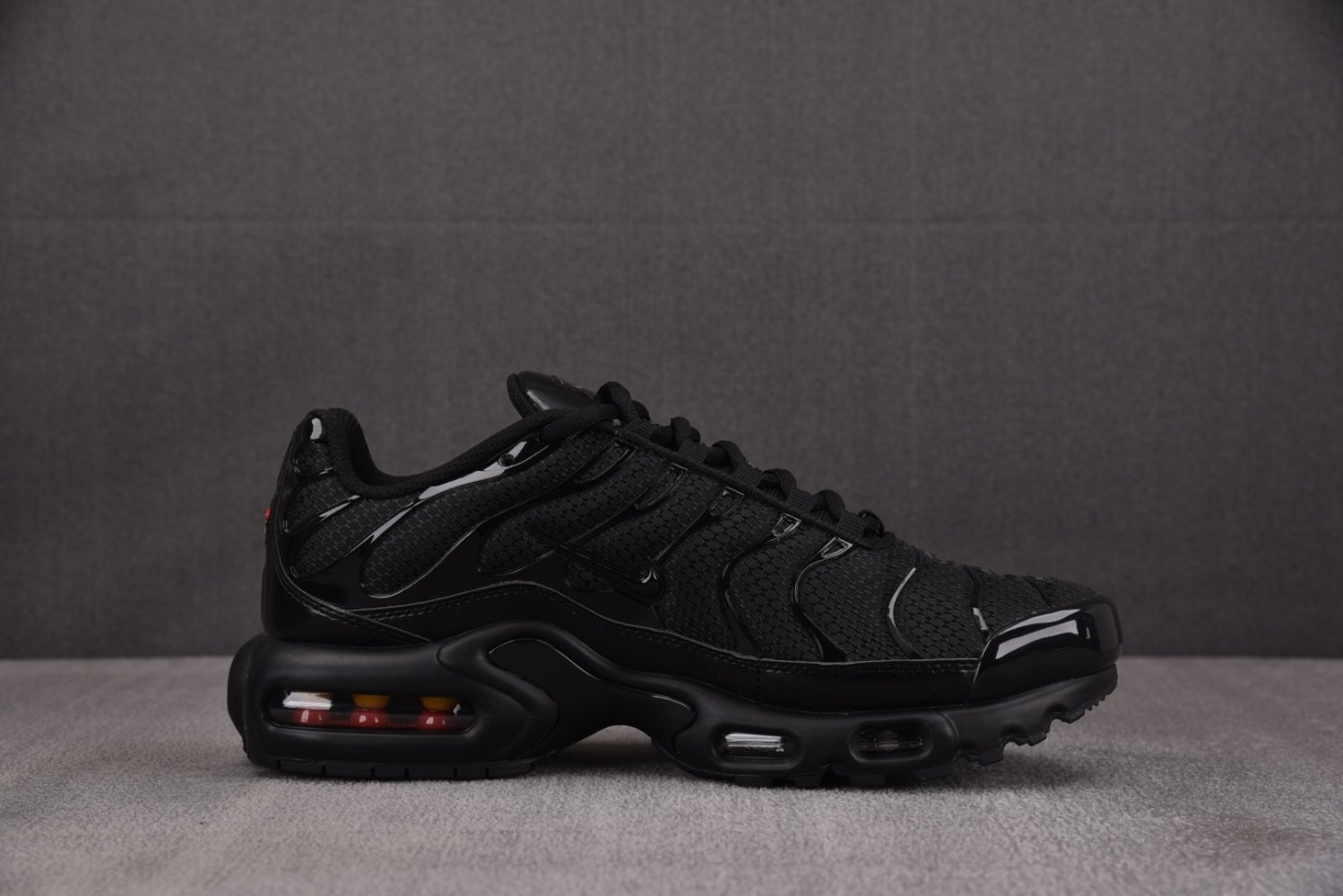 Кроссовки Air Max Plus Triple Black фото 2