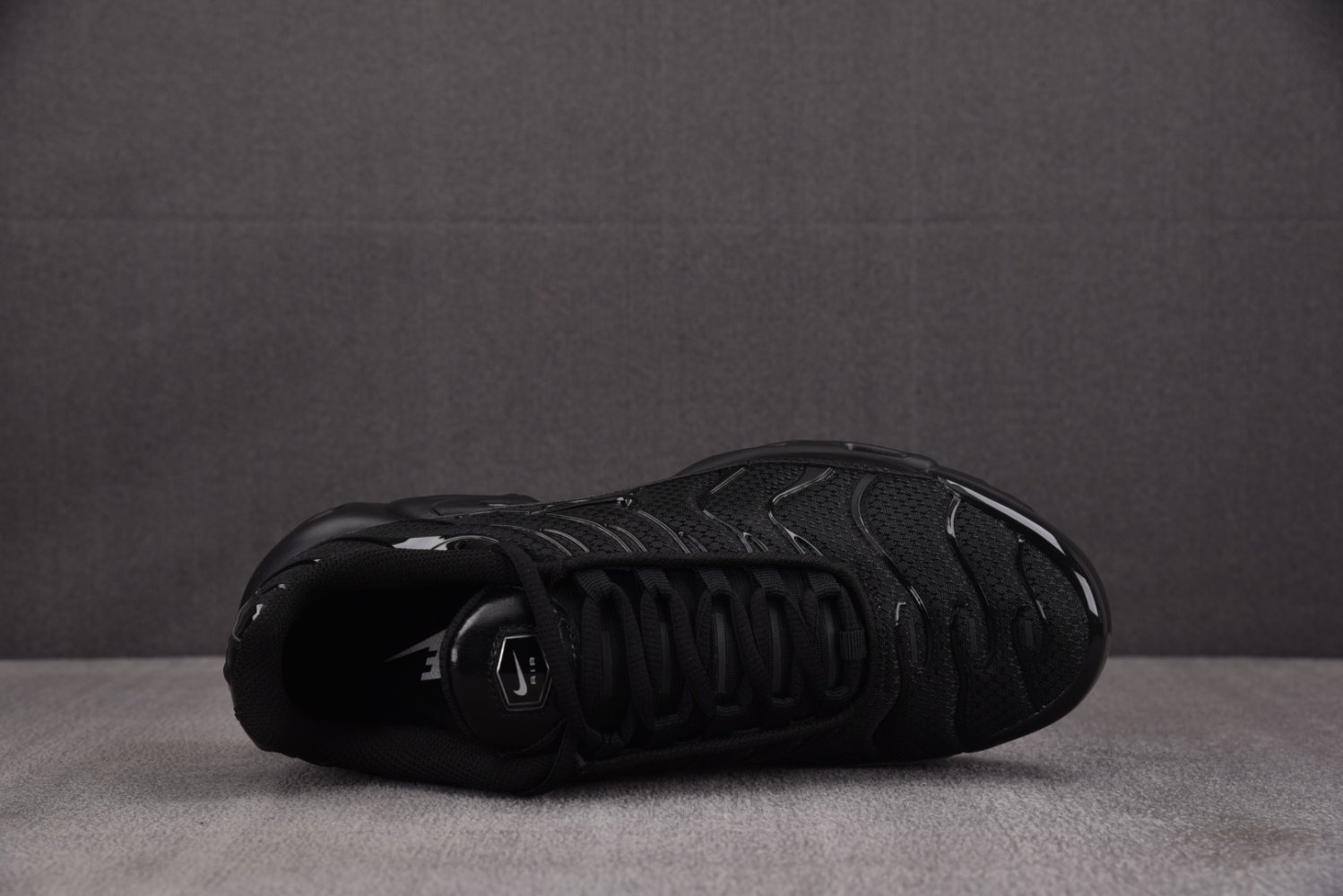 Кроссовки Air Max Plus Triple Black фото 3