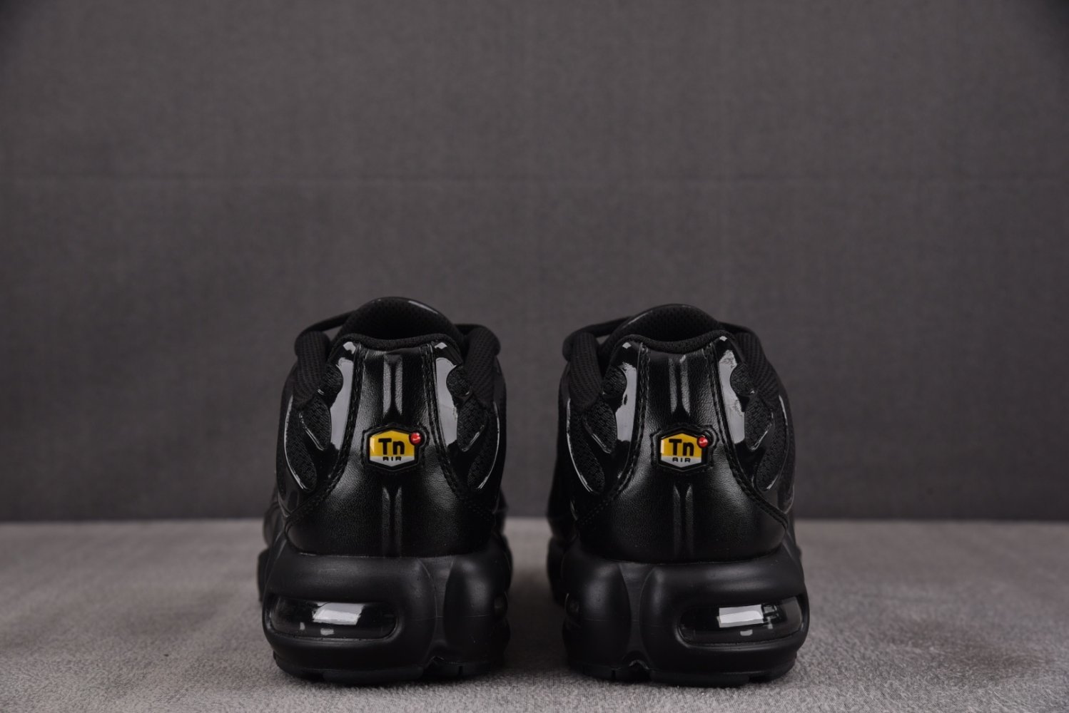 Кроссовки Air Max Plus Triple Black фото 5