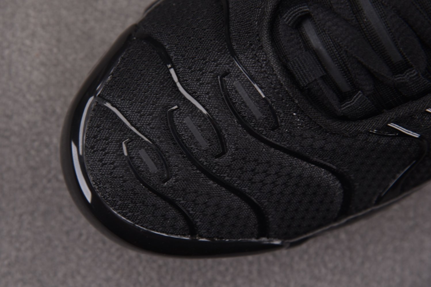 Кроссовки Air Max Plus Triple Black фото 8