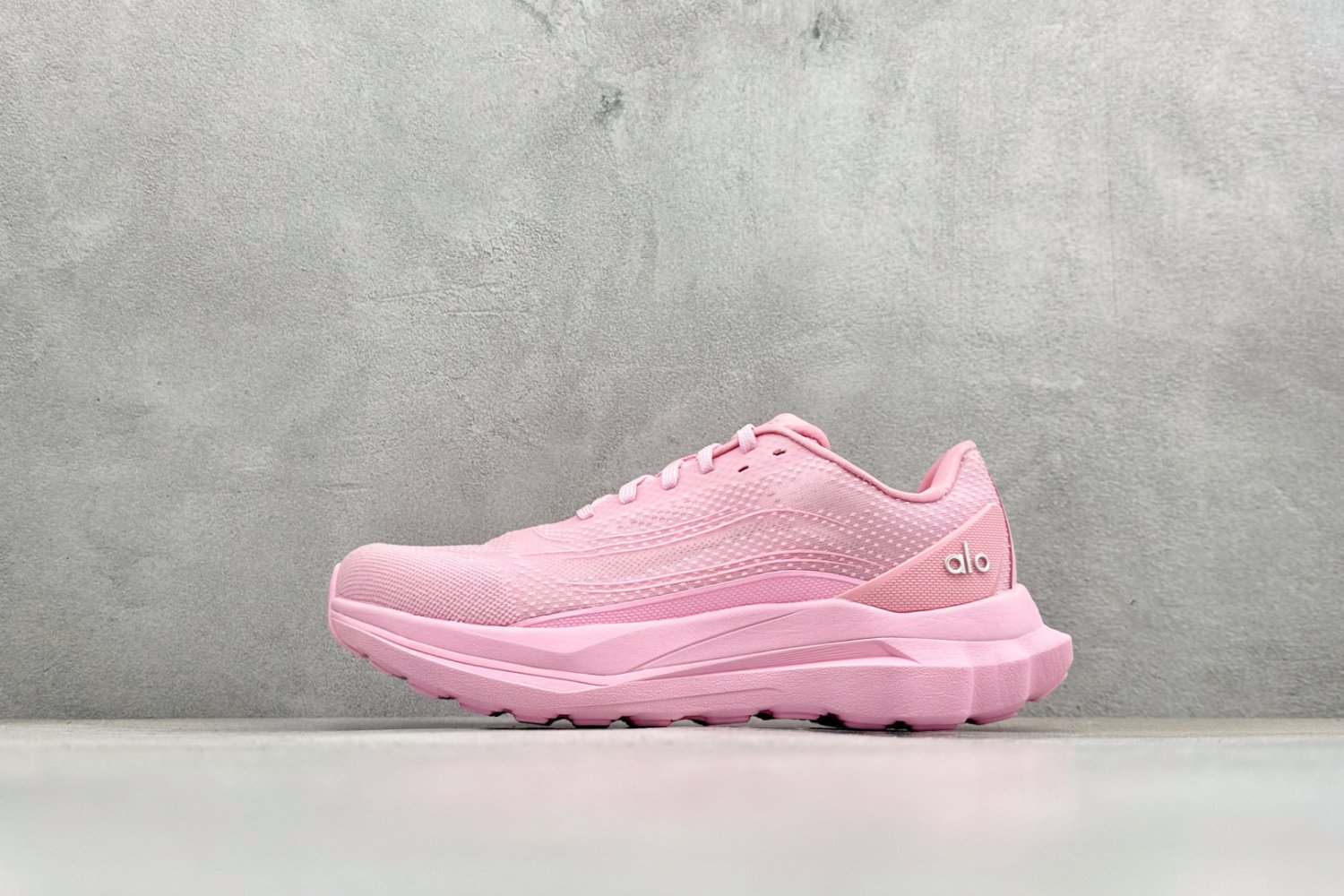 Кроссовки Alo Yoga Alo Runner