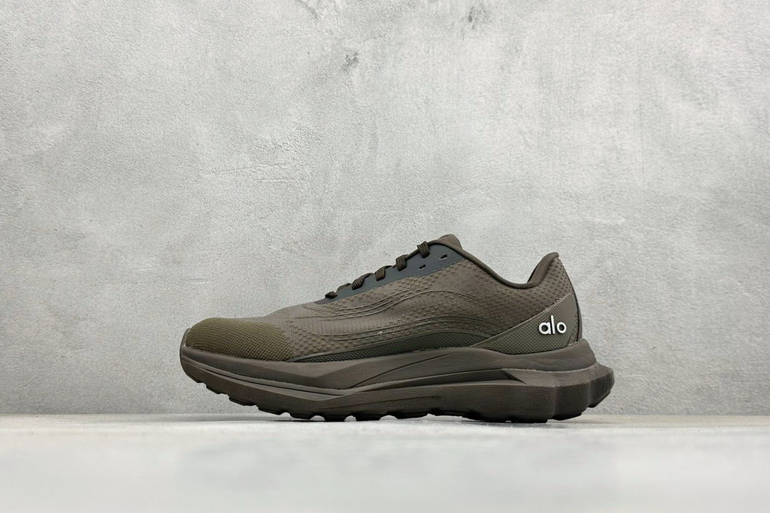 Кроссовки Alo Yoga Alo Runner