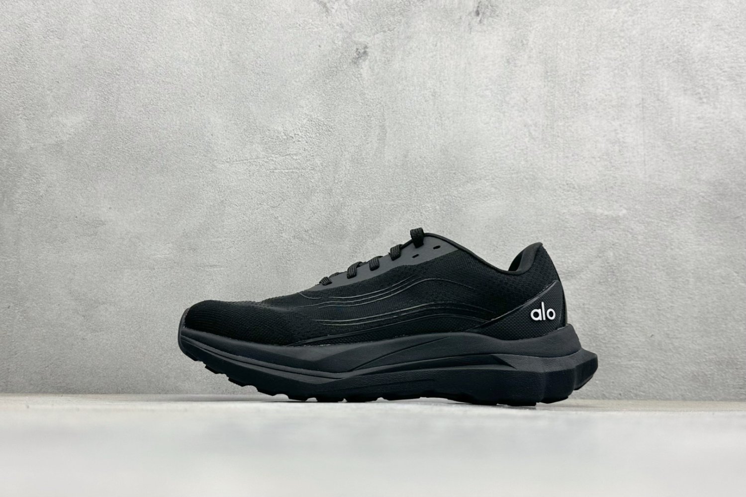 Кроссовки Alo Yoga Alo Runner