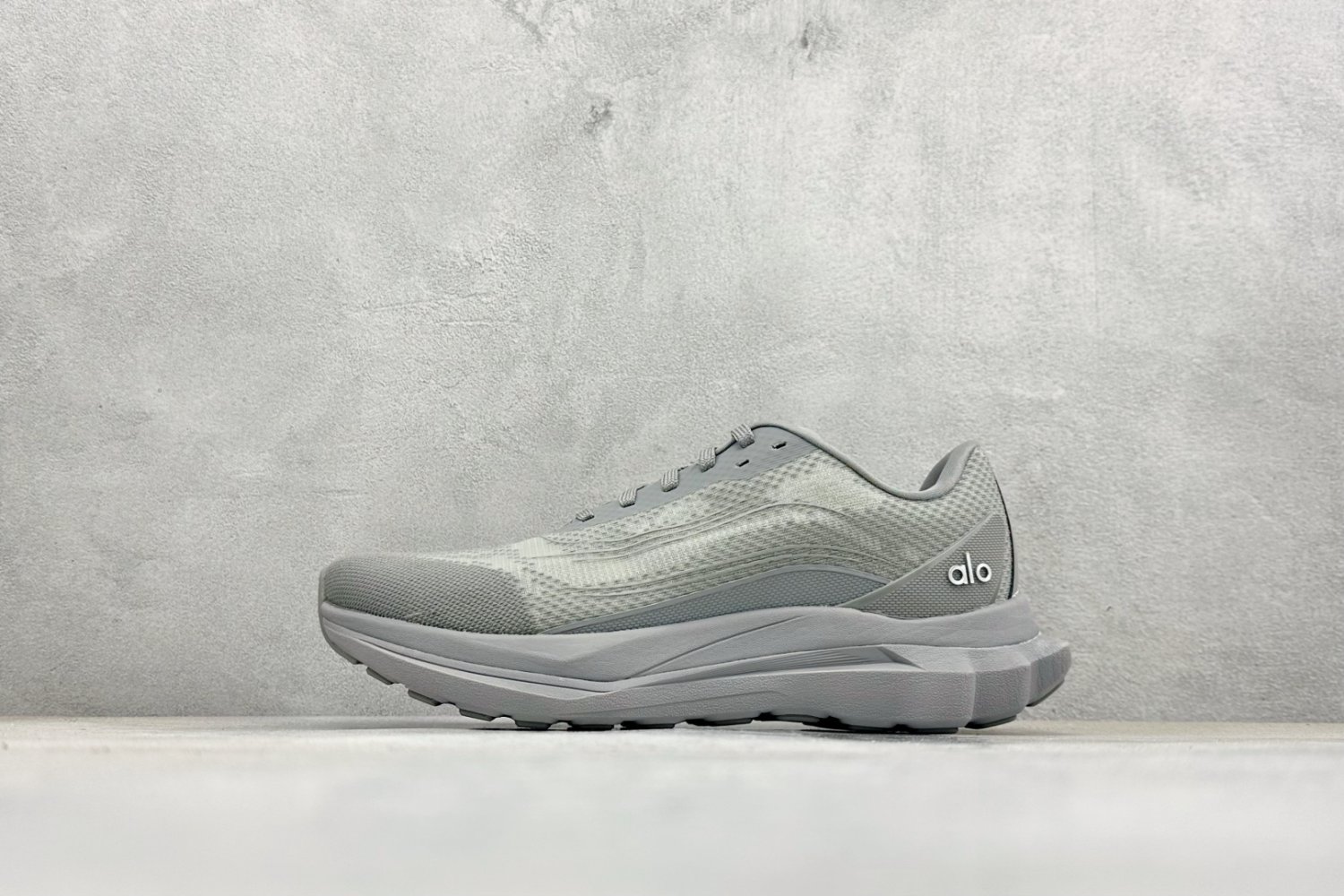 Кроссовки Alo Yoga Alo Runner