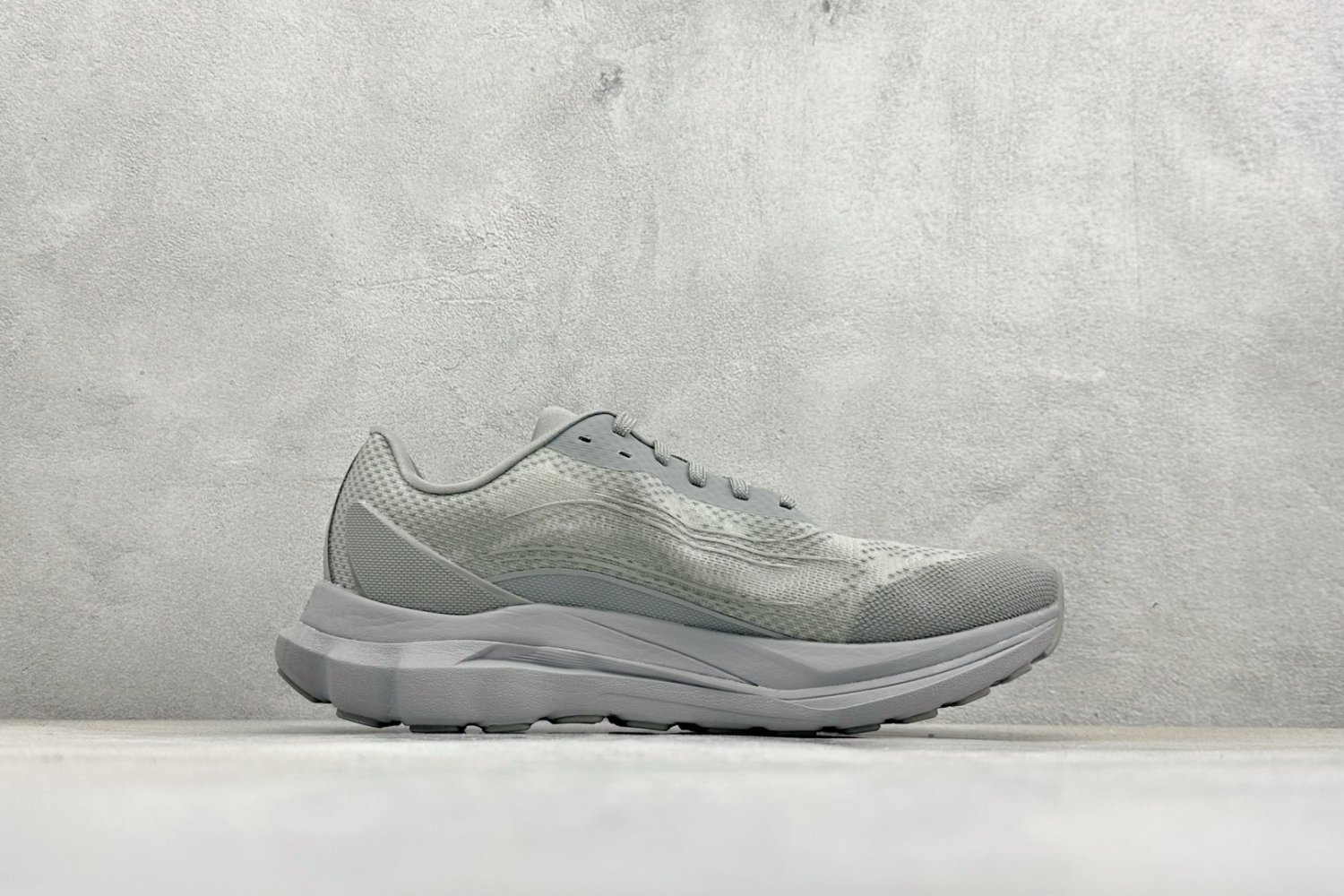 Кроссовки Alo Yoga Alo Runner фото 2