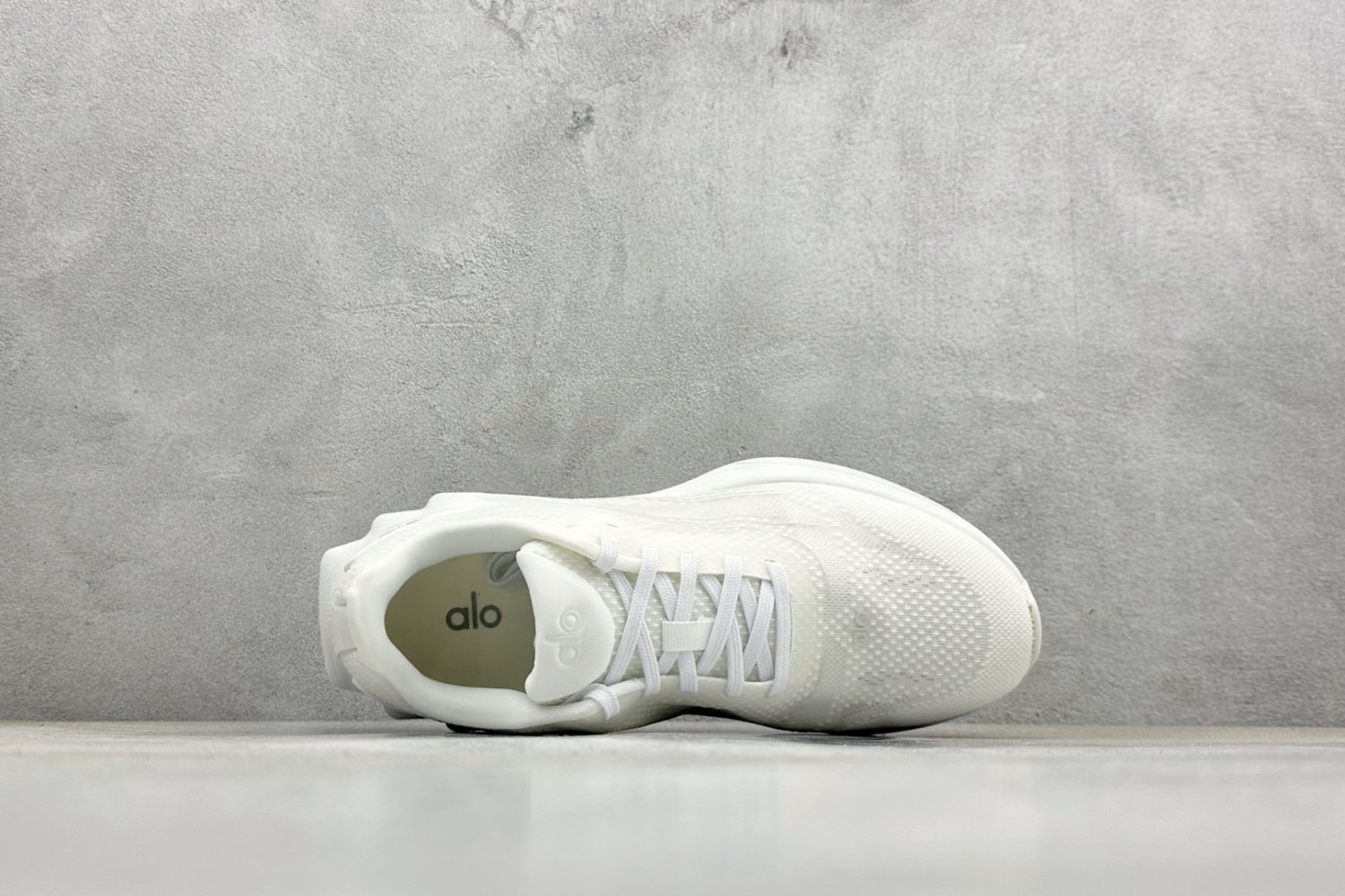 Кроссовки Alo Yoga Alo Runner фото 3