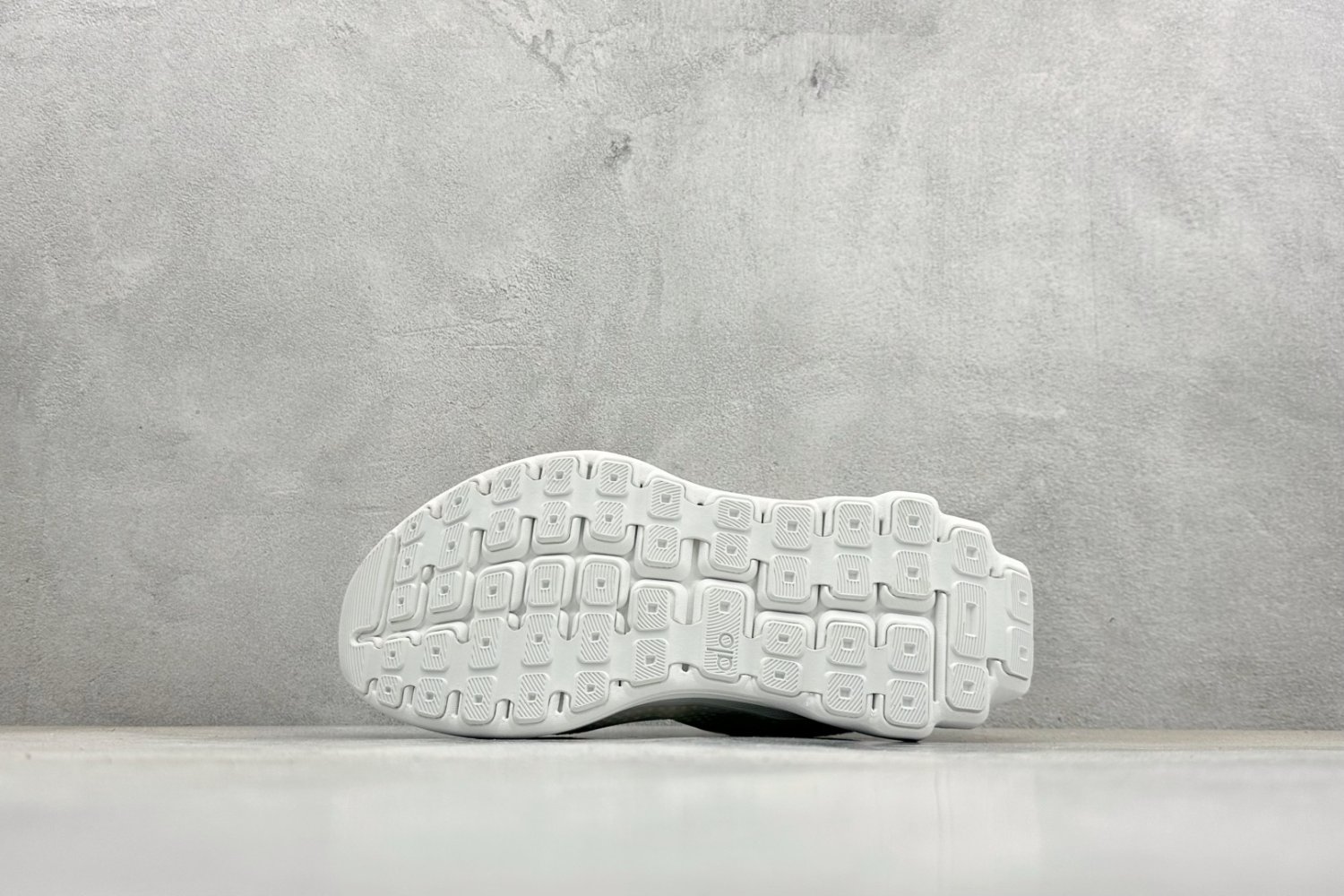 Кроссовки Alo Yoga Alo Runner фото 4