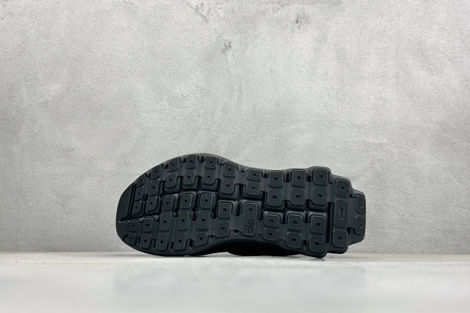 Кроссовки Alo Yoga Alo Runner фото 4