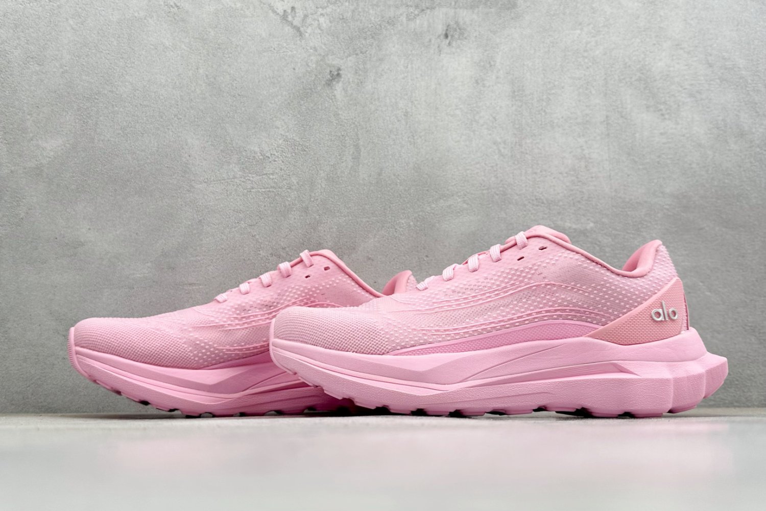 Кроссовки Alo Yoga Alo Runner фото 5