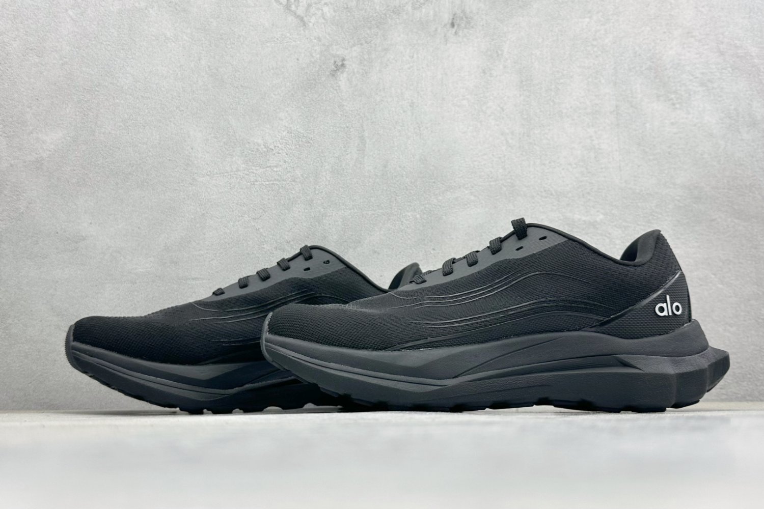 Кроссовки Alo Yoga Alo Runner фото 5
