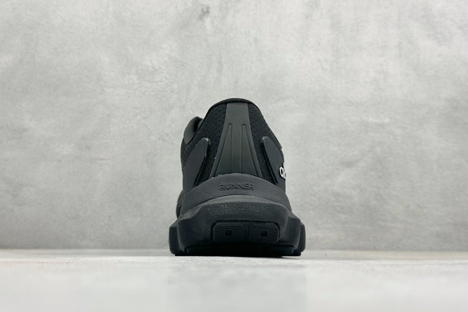 Кроссовки Alo Yoga Alo Runner фото 6