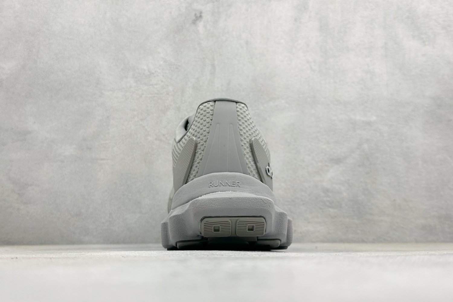 Кроссовки Alo Yoga Alo Runner фото 6