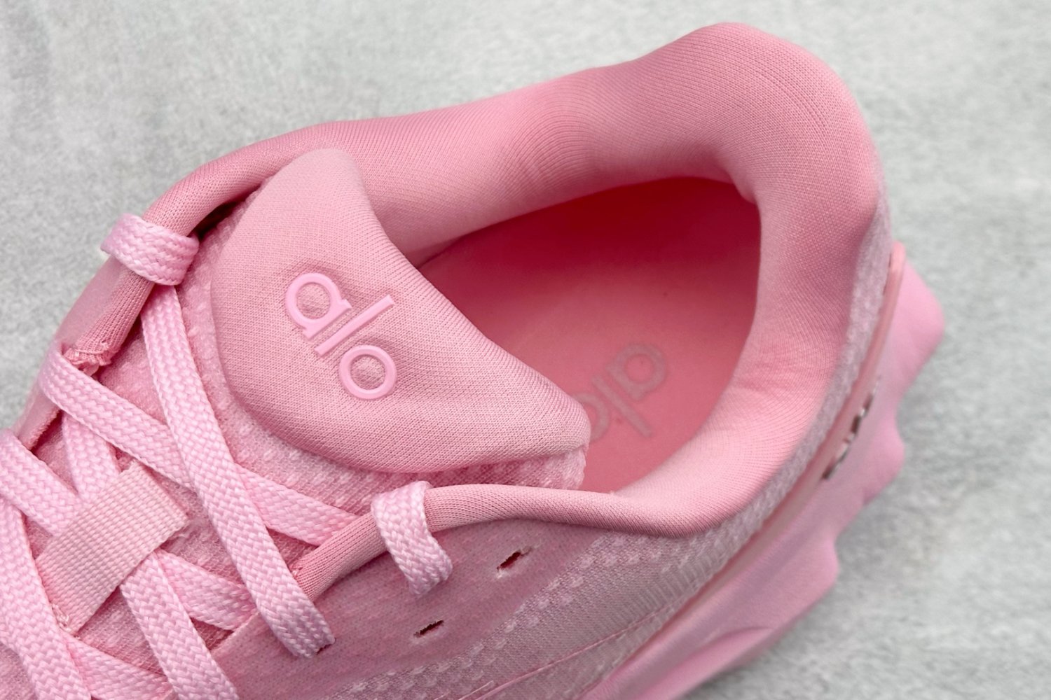 Кроссовки Alo Yoga Alo Runner фото 8