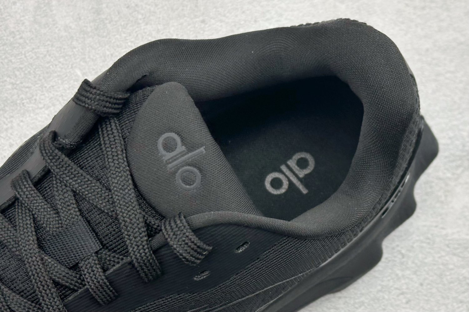 Кроссовки Alo Yoga Alo Runner фото 8