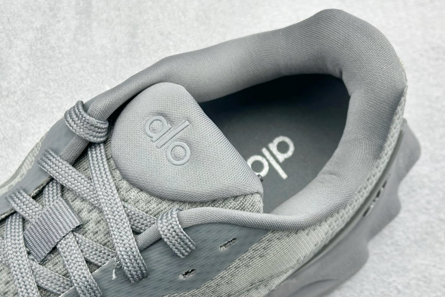 Кроссовки Alo Yoga Alo Runner фото 8