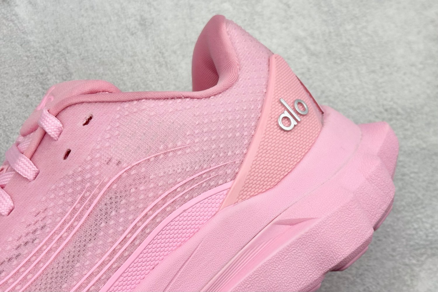 Кроссовки Alo Yoga Alo Runner фото 9