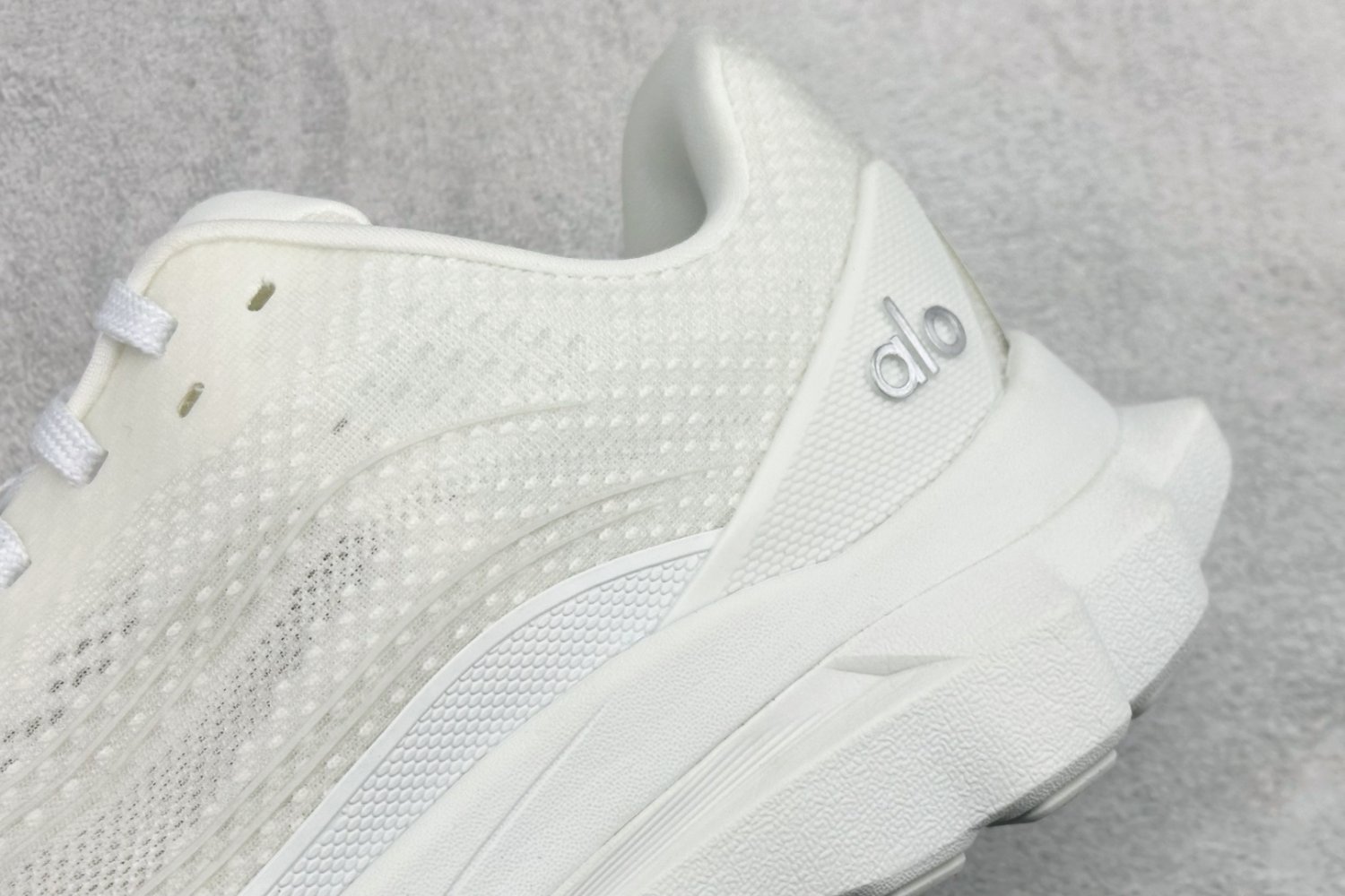 Кроссовки Alo Yoga Alo Runner фото 9