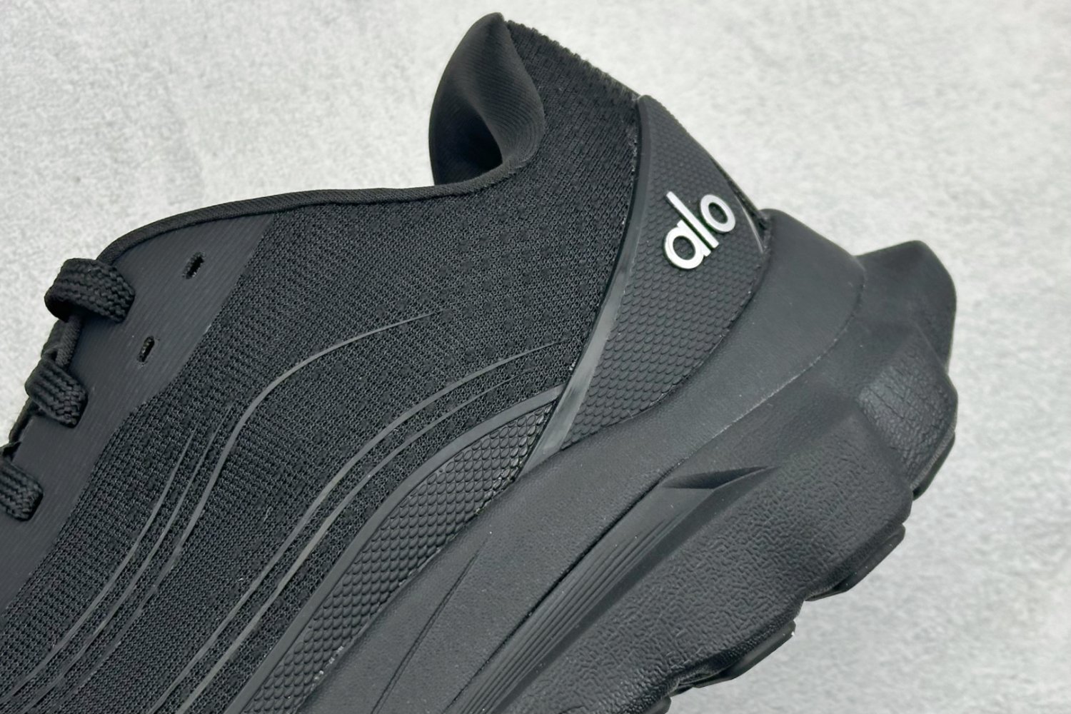 Кроссовки Alo Yoga Alo Runner фото 9