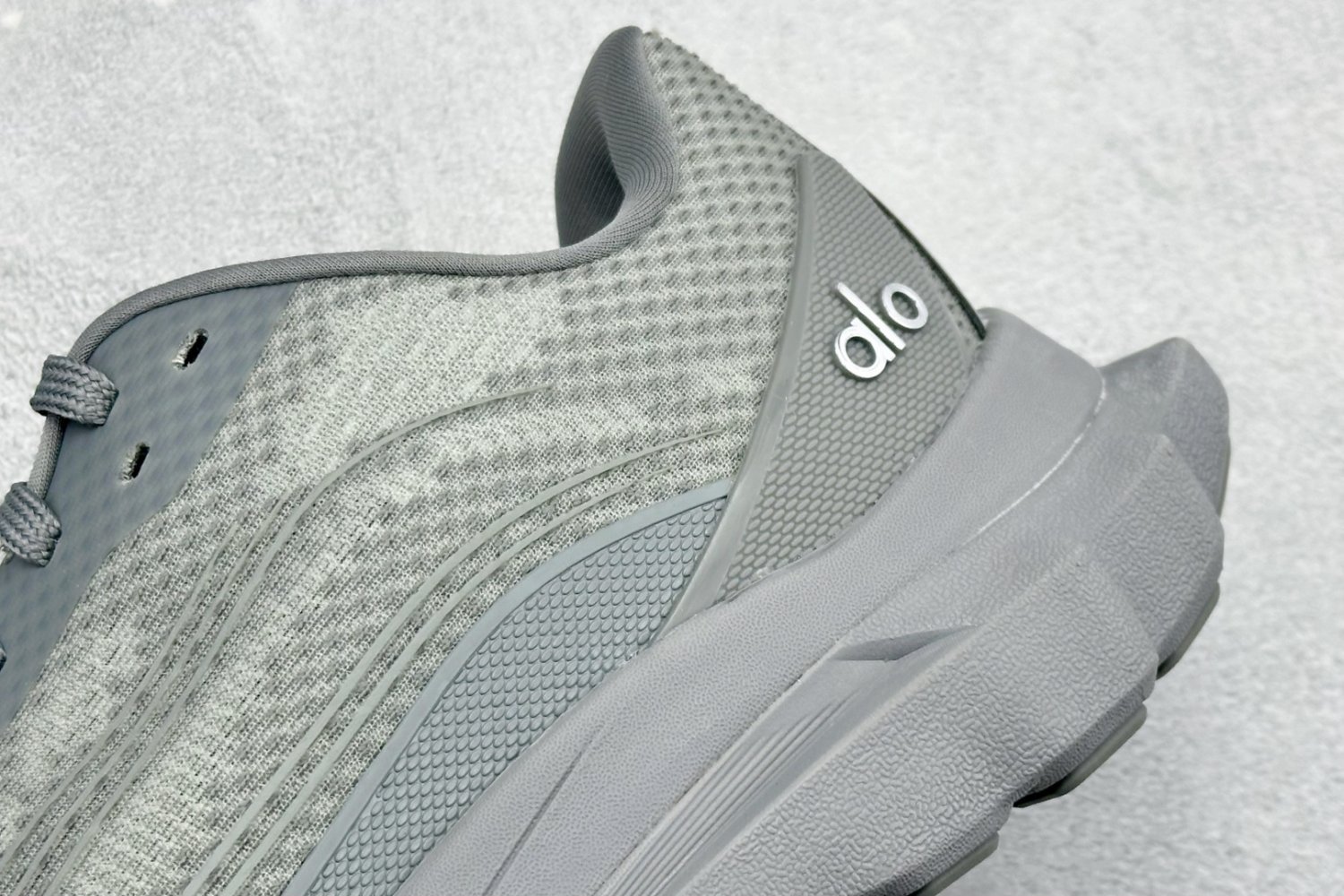 Кроссовки Alo Yoga Alo Runner фото 9