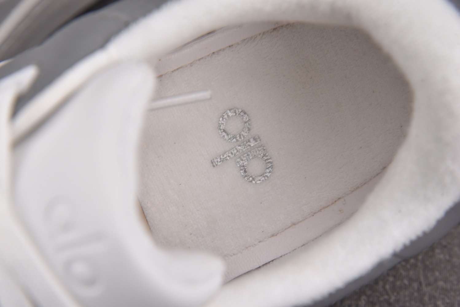 Кроссовки Alo Yoga Recovery Mode фото 10