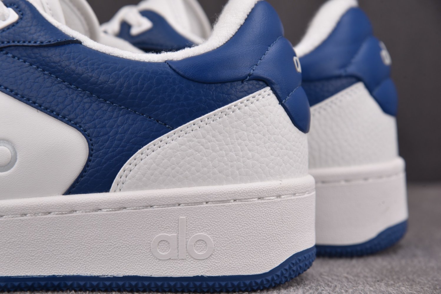 Кроссовки Alo Yoga Recovery Mode фото 13