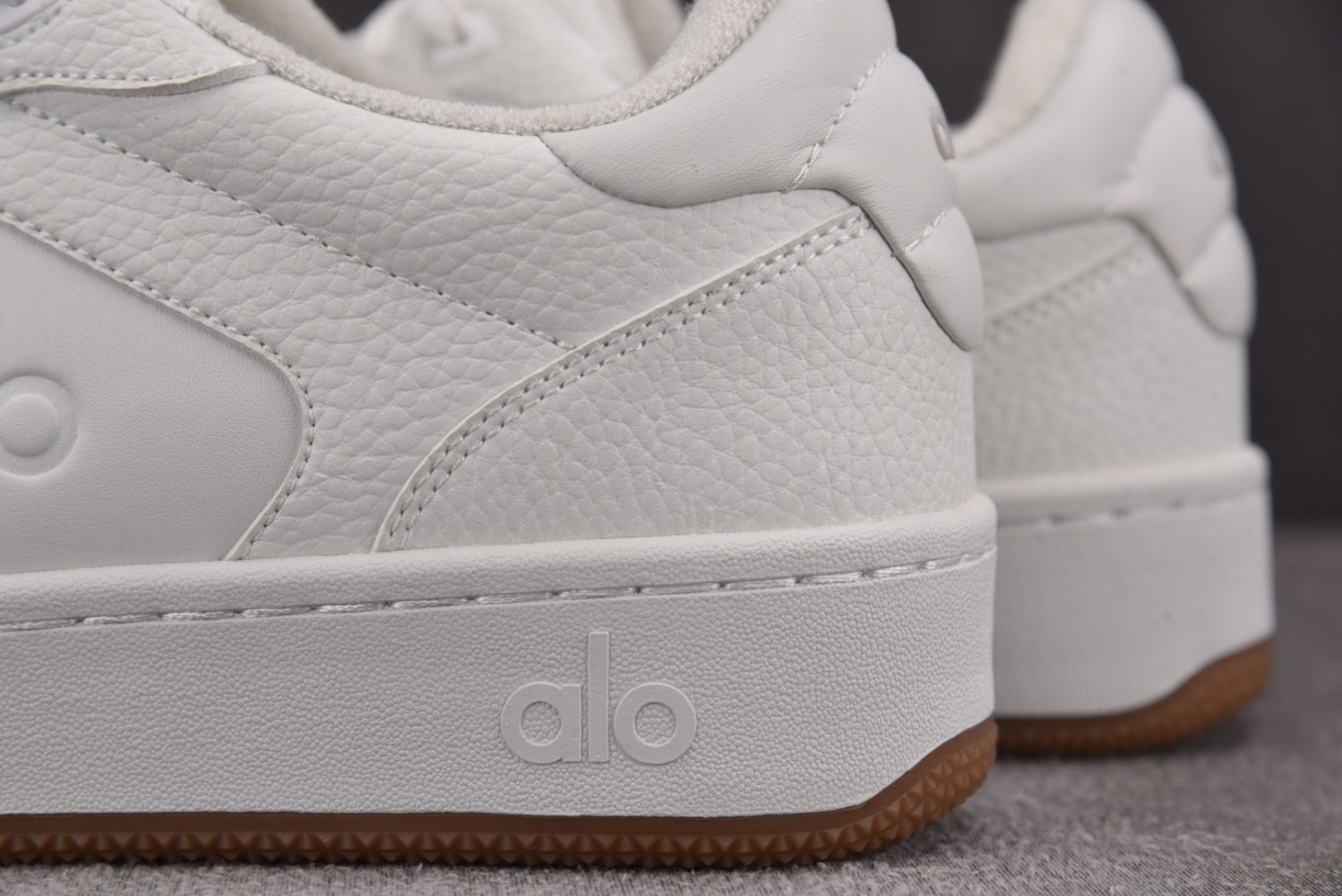 Кроссовки Alo Yoga Recovery Mode фото 13