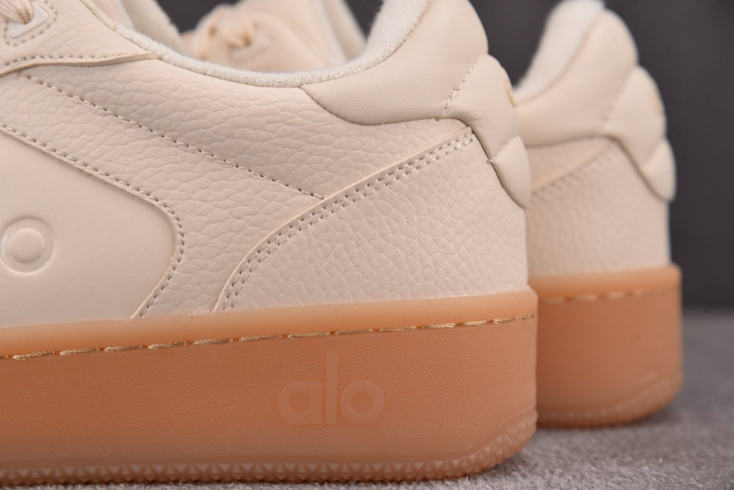 Sneakers Alo Yoga Recovery Mode фото 13