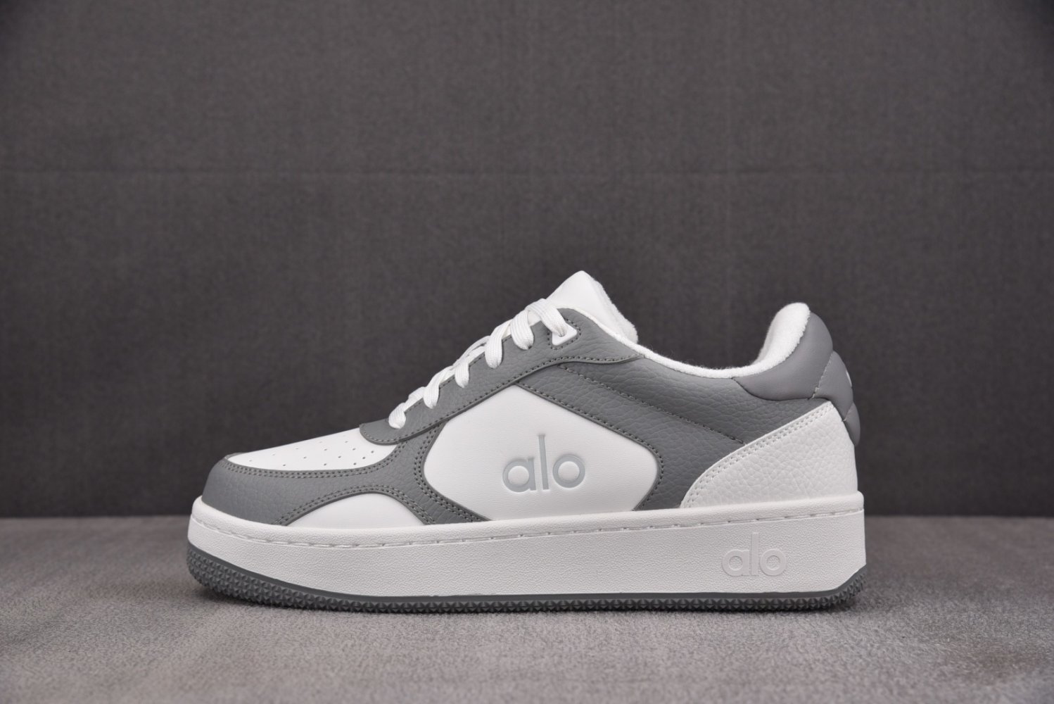 Кроссовки Alo Yoga Recovery Mode