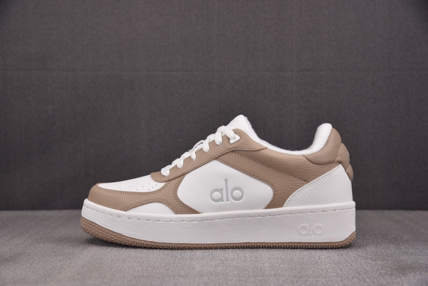 Sneakers Alo Yoga Recovery Mode