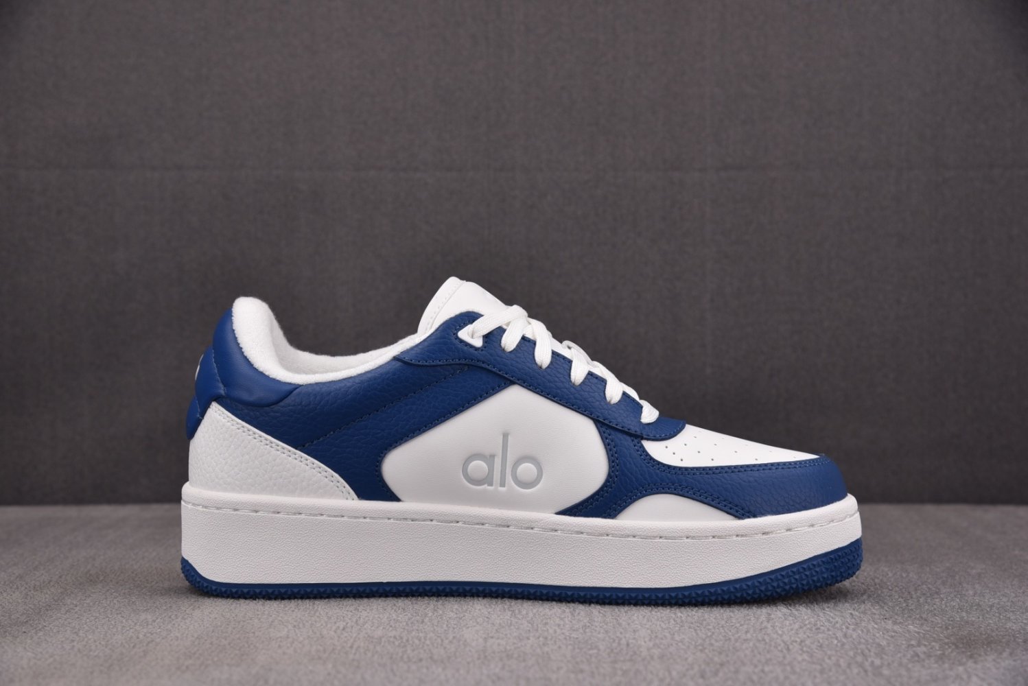 Кроссовки Alo Yoga Recovery Mode фото 2